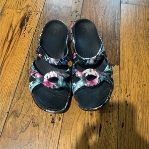 CROCS Women’s Black Floral Cutout Slide Sandals Size 9 - Black with Green